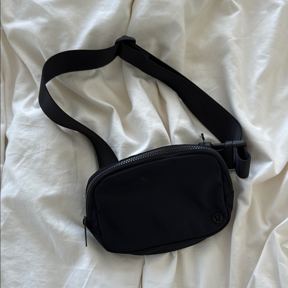 lululemon athletica Everywhere Black Belt Bag